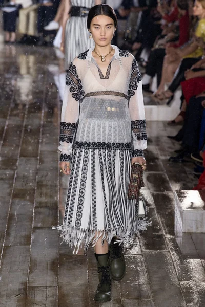 Look 60